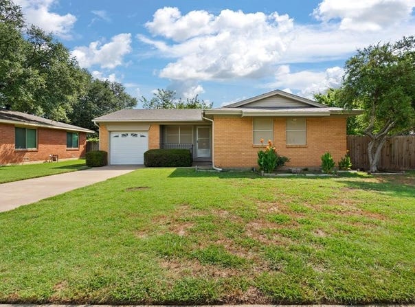 1111 S Ridgeway Drive, Cleburne, TX 76033