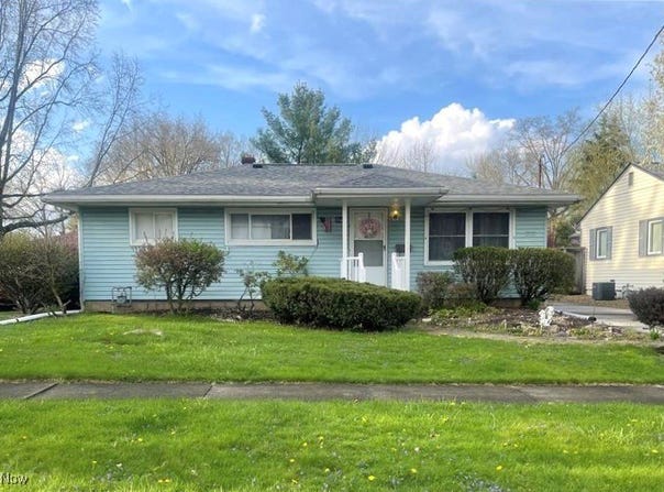 1166 Raymond Street NW, Warren, OH 44485