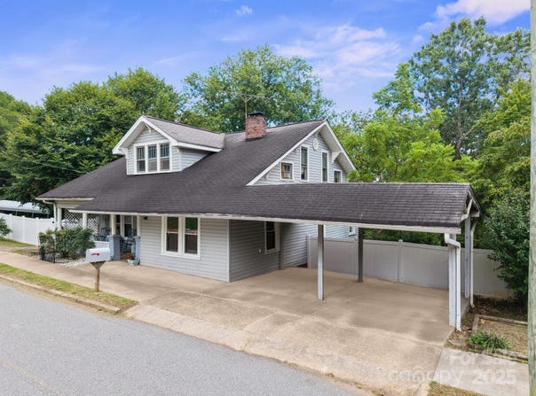 241 4th Avenue N, Taylorsville, NC 28681