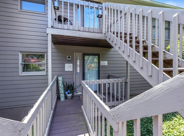 9473 S Pointe Retreat Drive, Bloomington, IN 47401