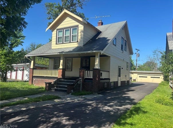 956 Nobleshire Road, Cleveland Heights, OH 44121