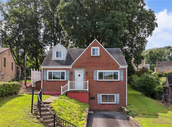 1427 Orr Dr, Castle Shannon, PA 15234