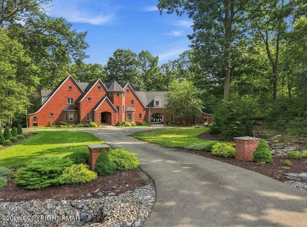 213 Escoll Drive, East Stroudsburg, PA 18301