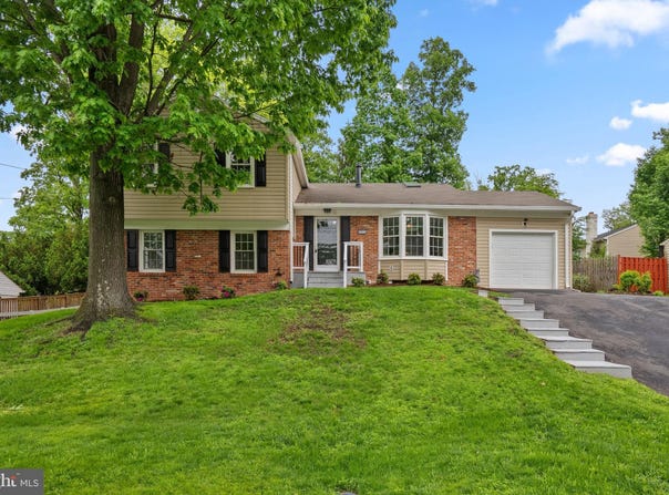 8815 TUCKERMAN LANE, POTOMAC, MD 20854