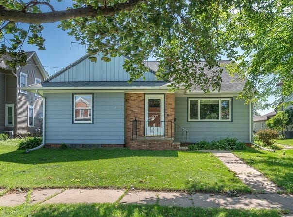 410 State St, Dysart, IA 52224