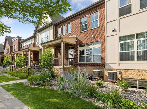 12274 Lakeview Drive N, Maple Grove, MN 55369