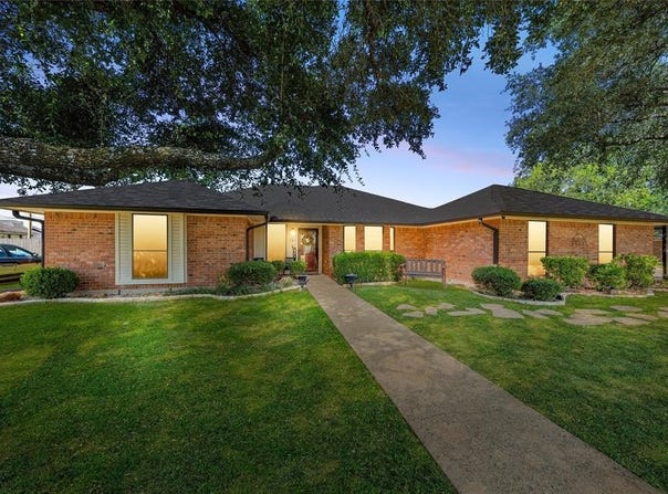 149 Bonham Drive, Hewitt, TX 76643