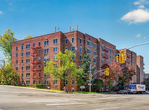241-20 Northern Boulevard, Little Neck, NY 11362