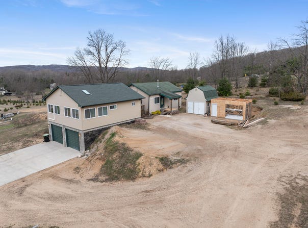 2286 Maxwell Road, Petoskey, MI 49770