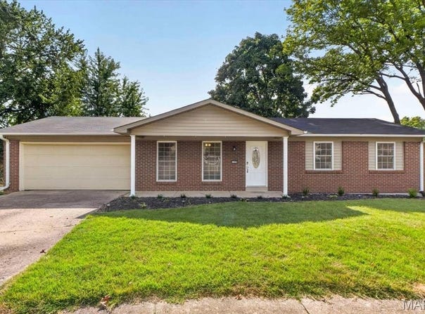 1008 N Duchesne Drive, St Charles, MO 63301