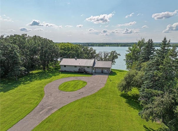 1044 S Otter Avenue, Parkers Prairie, MN 56361