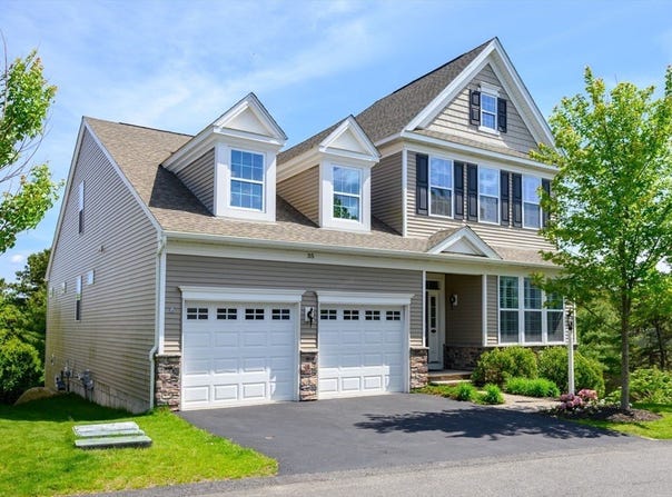 35 Briarwood, Plymouth, MA 02360
