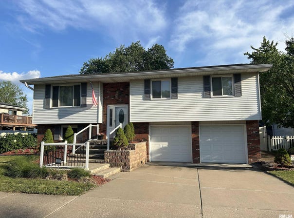 3406 W BROOKSIDE Drive, Peoria, IL 61615