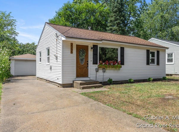 3755 Raven Avenue SW, Wyoming, MI 49509