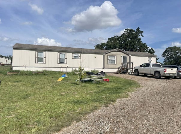 3762 CR 334, Stockdale, TX 78160
