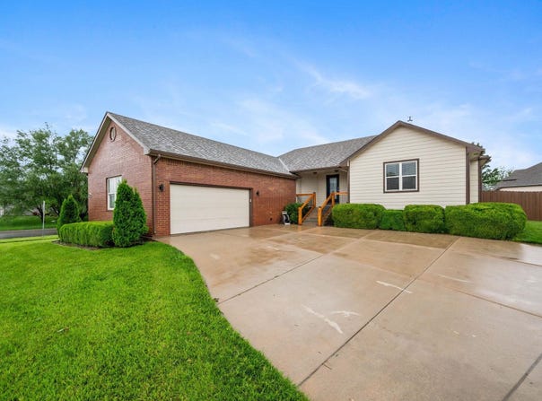 2217 S Tuscany Cir, Andover, KS 67002