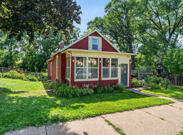 1216 Danforth Street, Saint Paul, MN 55117
