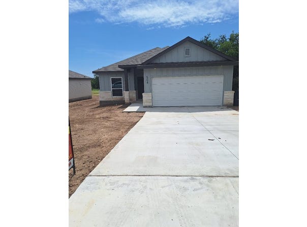 504 S Story STS, Florence, TX 76527