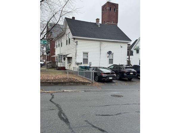 89 Mammoth Rd, Lowell, MA 01854