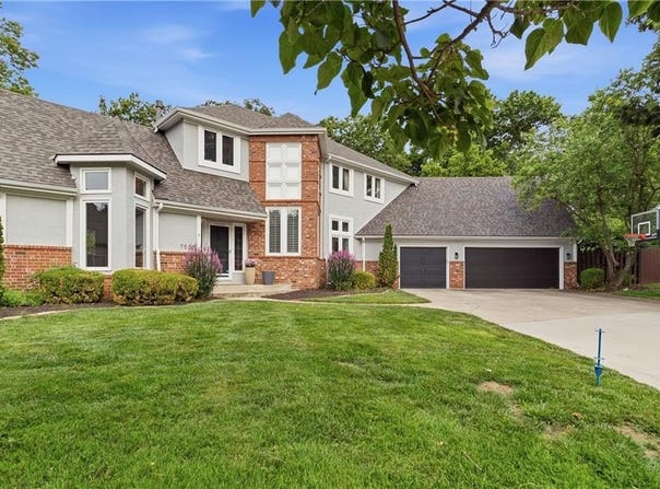 7505 El Monte Circle, Prairie Village, KS 66208
