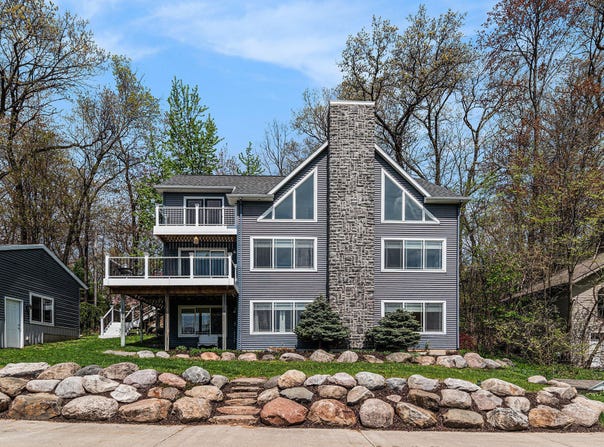 7379 Wimpole Drive NE, Belding, MI 48809