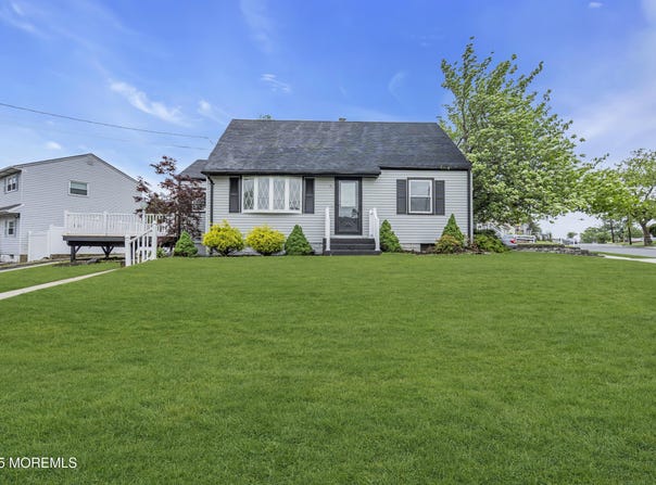 99 Crestview Road, Fords, NJ 08863