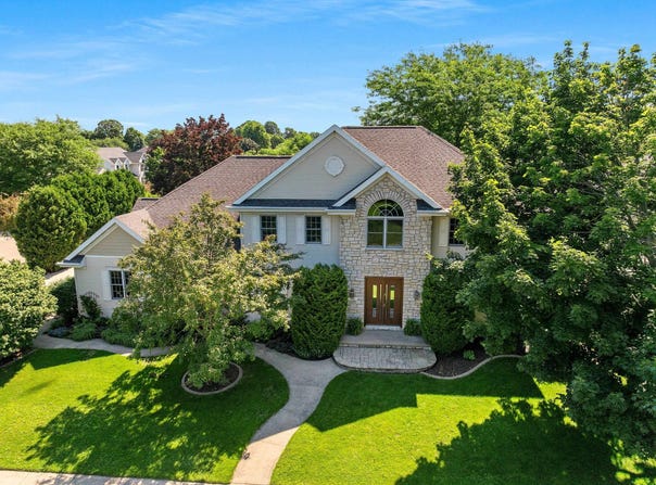 1404 MAHLER Boulevard, NEENAH, WI 54956