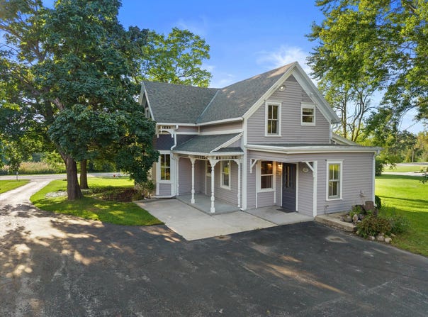 7582 S 51st St, Franklin, WI 53132