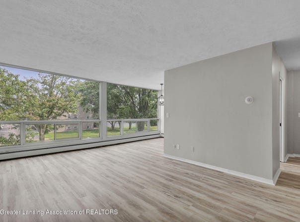 1043 Kimberly Drive, Lansing, MI 48912