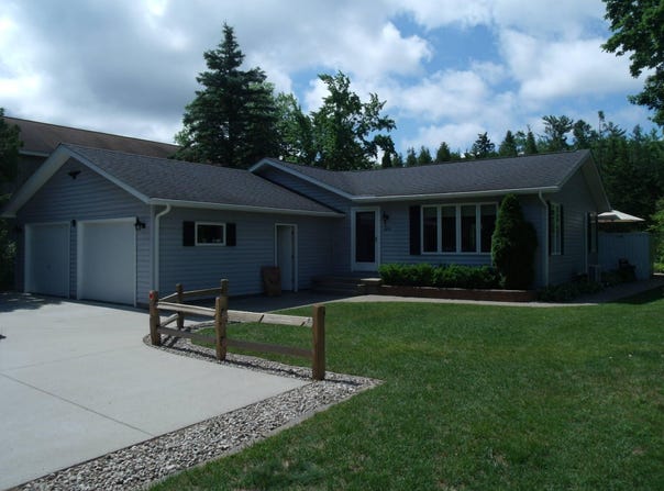 6679 Barbara Avenue, Indian River, MI 49749