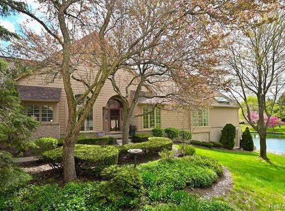 618 Deauville Lane, Bloomfield Hills, MI 48304