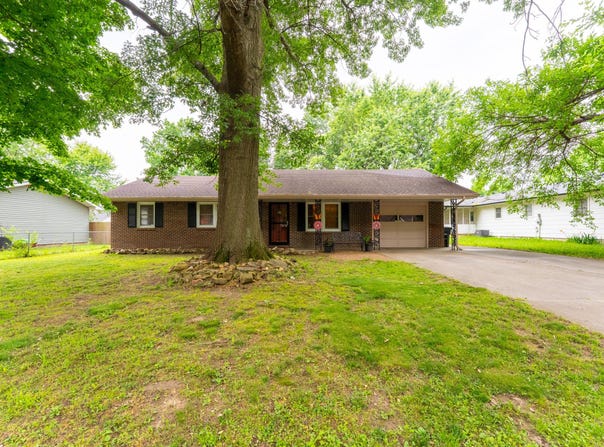 1031 S Birum Avenue, Bolivar, MO 65613