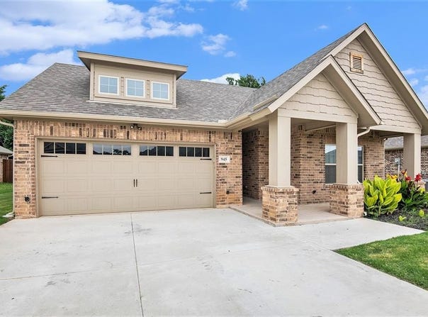 945 Sam Street, Springtown, TX 76082