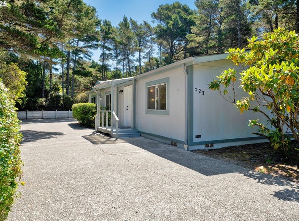 1601 RHODODENDRON DR, Florence, OR 97439