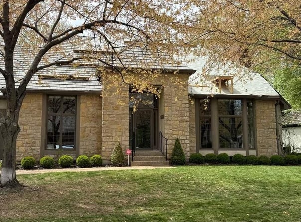 42 Le Mans Court, Prairie Village, KS 66208