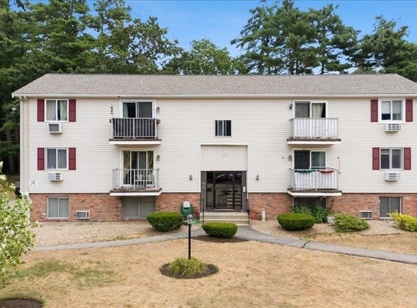 10 Royal Dane Dr, Marshfield, MA 02050