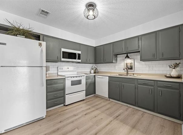 130 Thompson Dr SE, Cedar Rapids, IA 52403