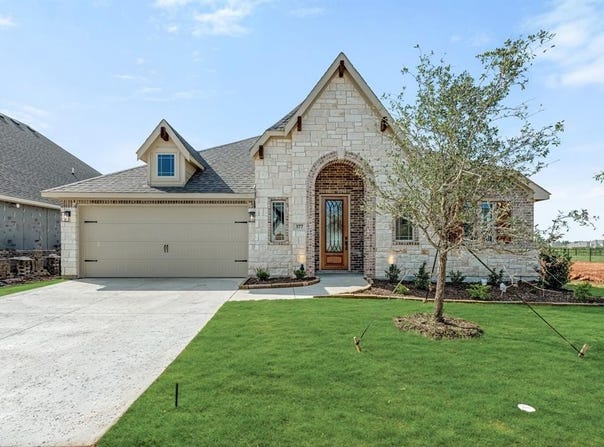 377 Paddle Boat Drive, Granbury, TX 76049