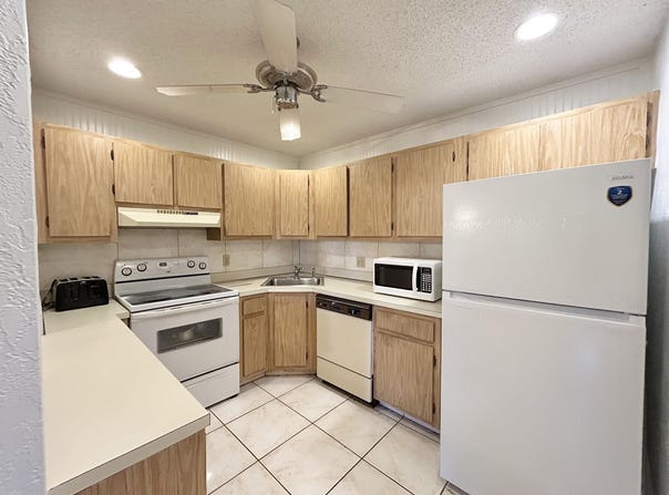 435 Pine Glen Lane, Greenacres, FL 33463