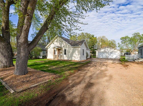 219 S Cedar Street, Belle Plaine, MN 56011