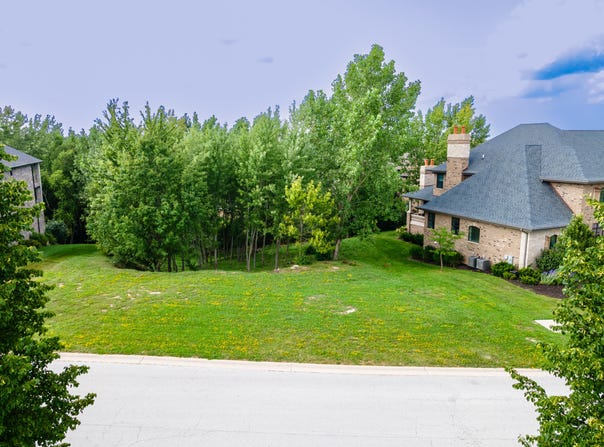 10238 White Water, St. John, IN 46373