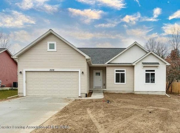 26 Bennington Greens, Owosso, MI 48867
