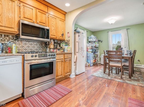 15 Green St, Franklin Boro, NJ 07416-1313