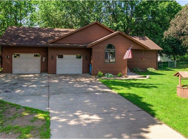 505 N Brookview Lane SW, Isanti, MN 55040