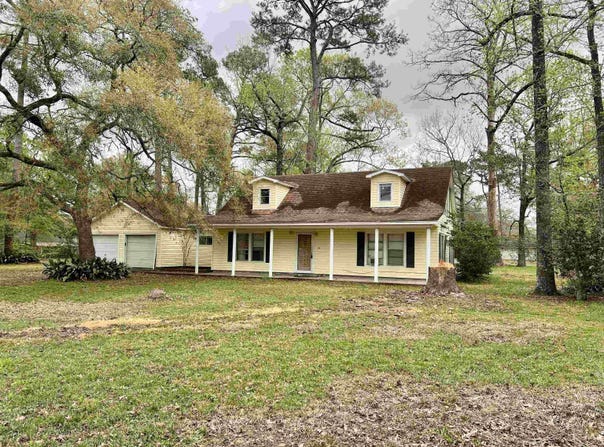 125 Bayou Dr., Lumberton, TX 77657