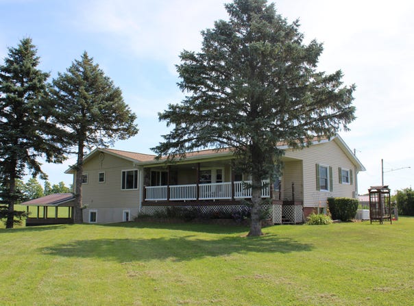 2812 Shoreline Dr, Lupton, MI 48635