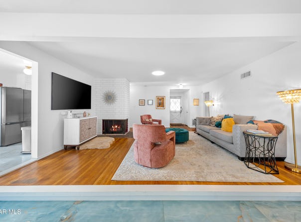 20428 Roscoe Boulevard, Winnetka, CA 91306