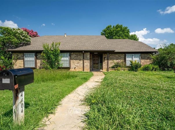 4404 Three Oaks Drive, Arlington, TX 76016