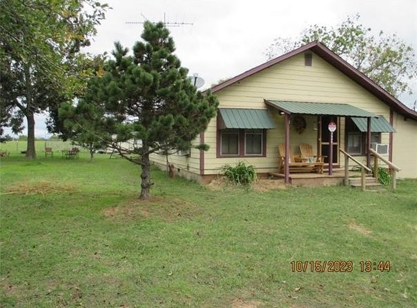 2905 E 2110, Hugo, OK 74743