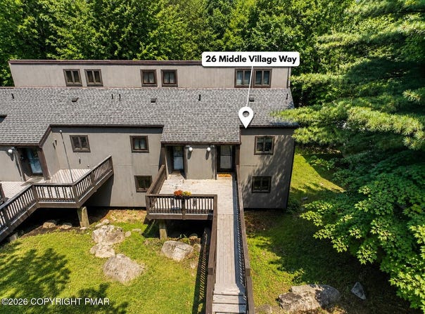 26 Middle Village Way, Tannersville, PA 18372